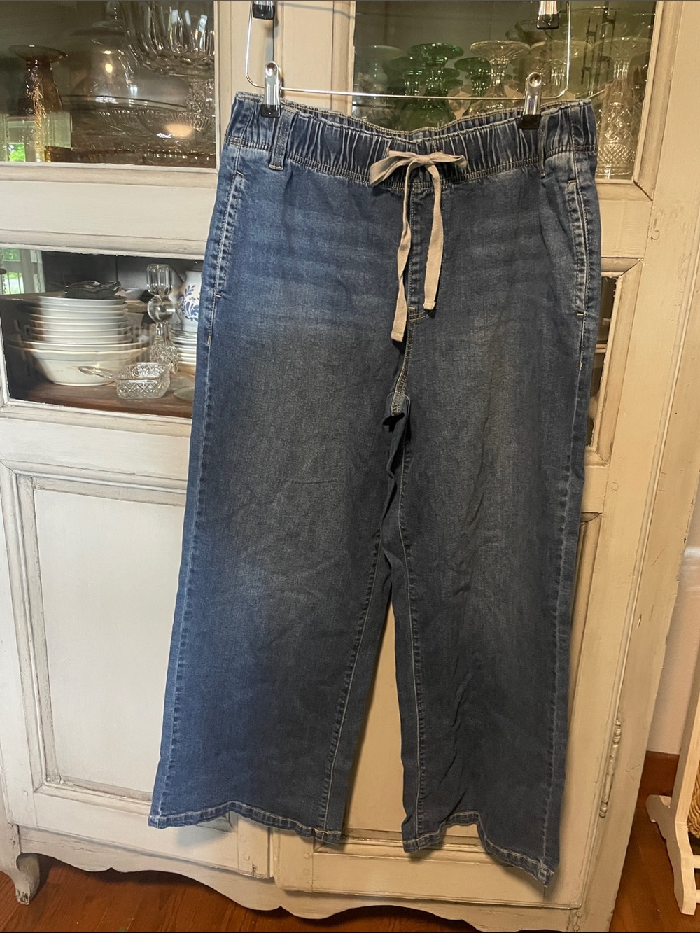New Never Worn Maurices Medium Blue Wide-Leg Denim Pants with Cream Drawstring